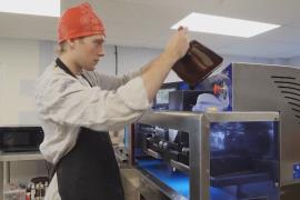 Шоколадная фабрика в Англии берёт на работу людей с аутизмом