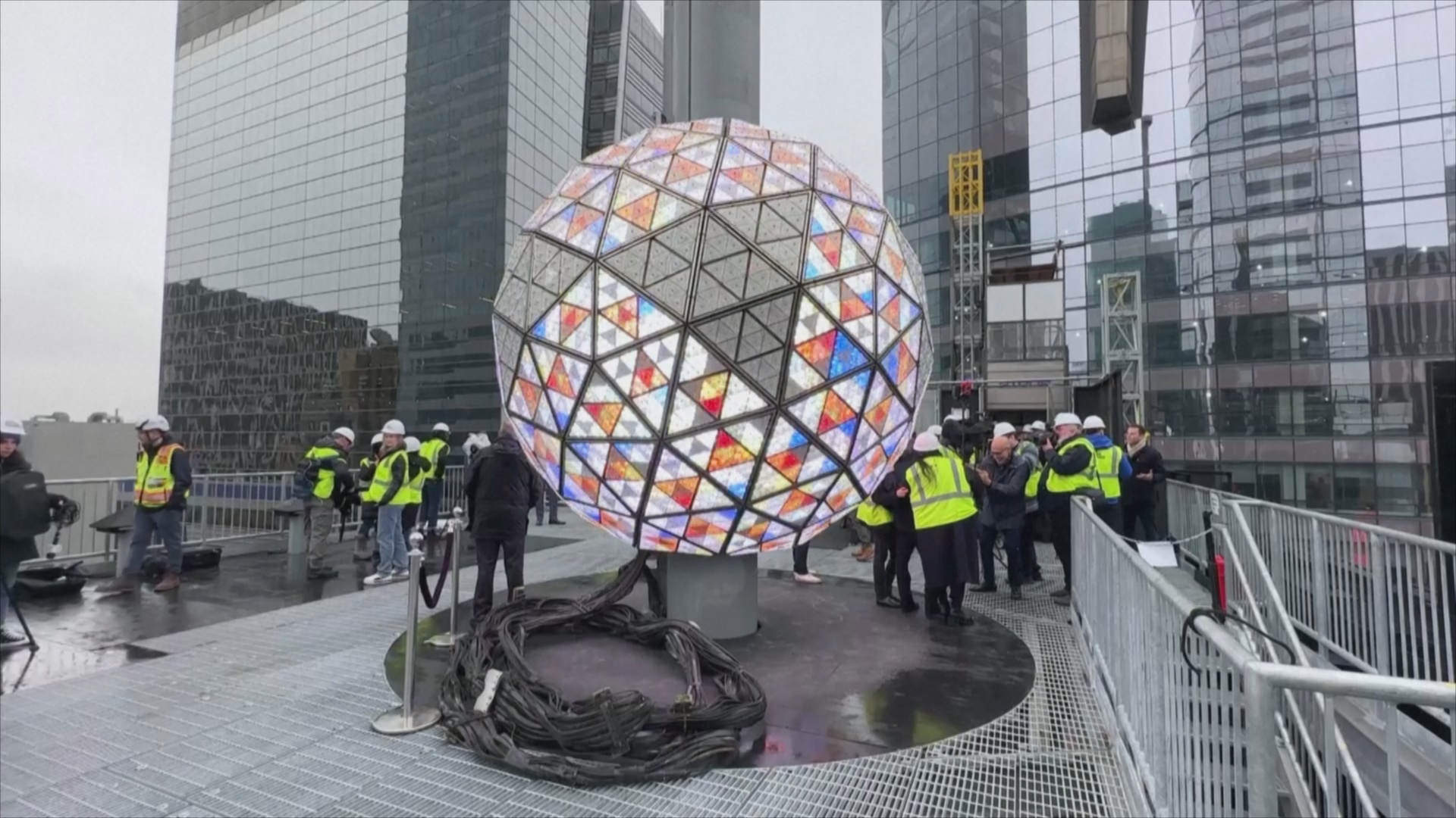 Новогодний шар на Таймс-сквер получил новую подсветку