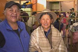 Церковь в Боливии устроила праздник для сотен бездомных