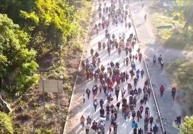 Караван мигрантов из 4000 человек разделили в Мексике