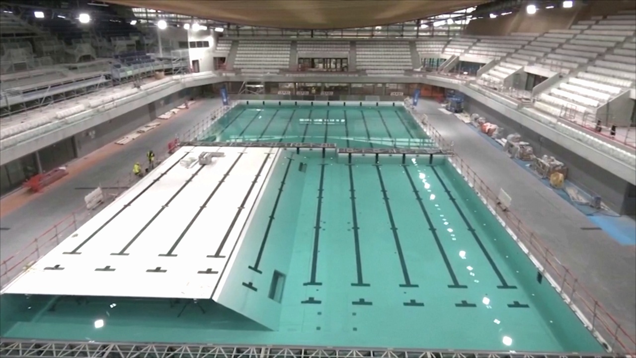 Новый олимпийский водный центр в Париже греет воду энергией солнца
