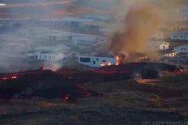 В Исландии извергается вулкан: лава подожгла дома в 40 км от столицы