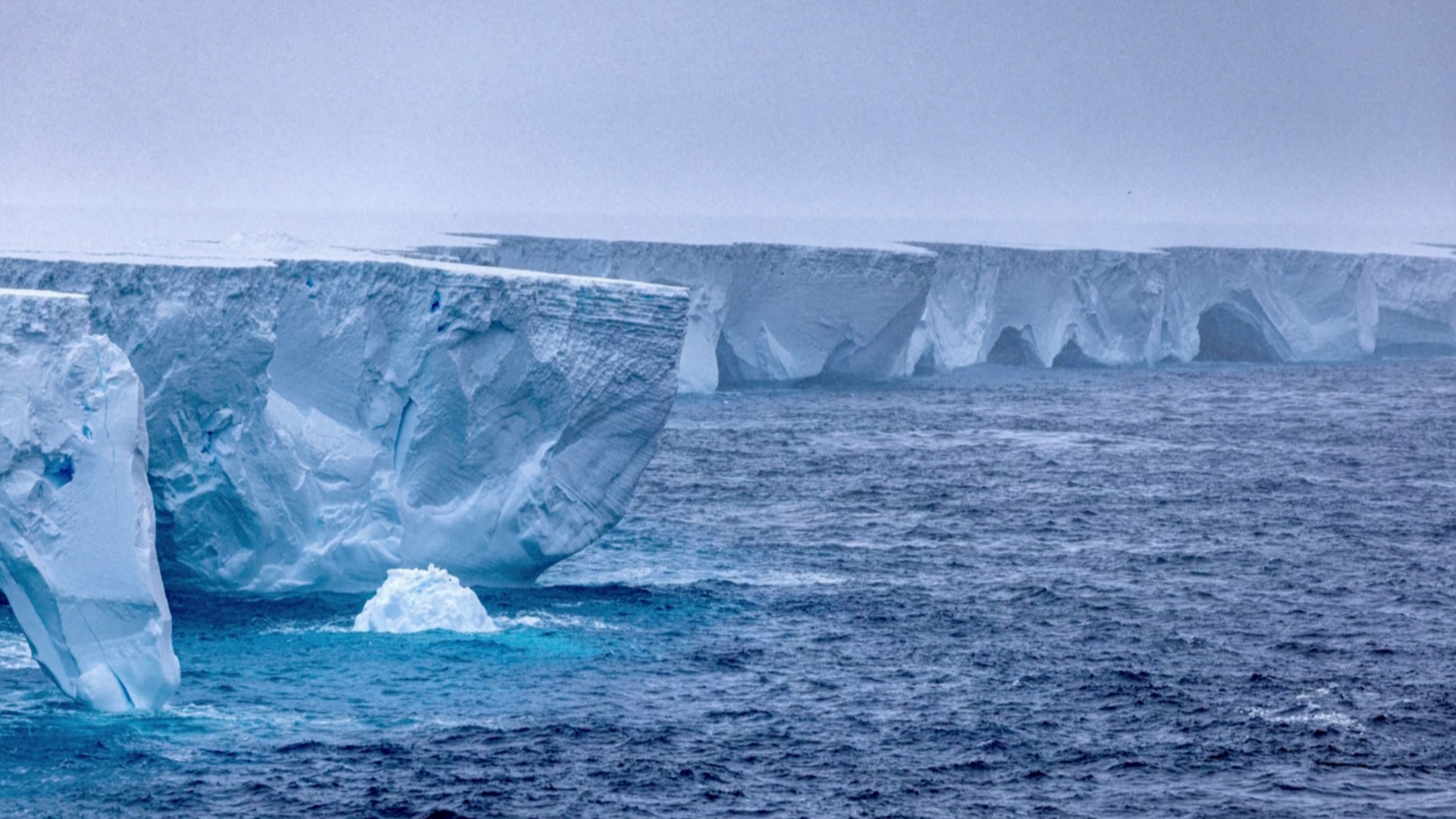 Самый большой в мире айсберг сняли на видео в Западной Антарктиде