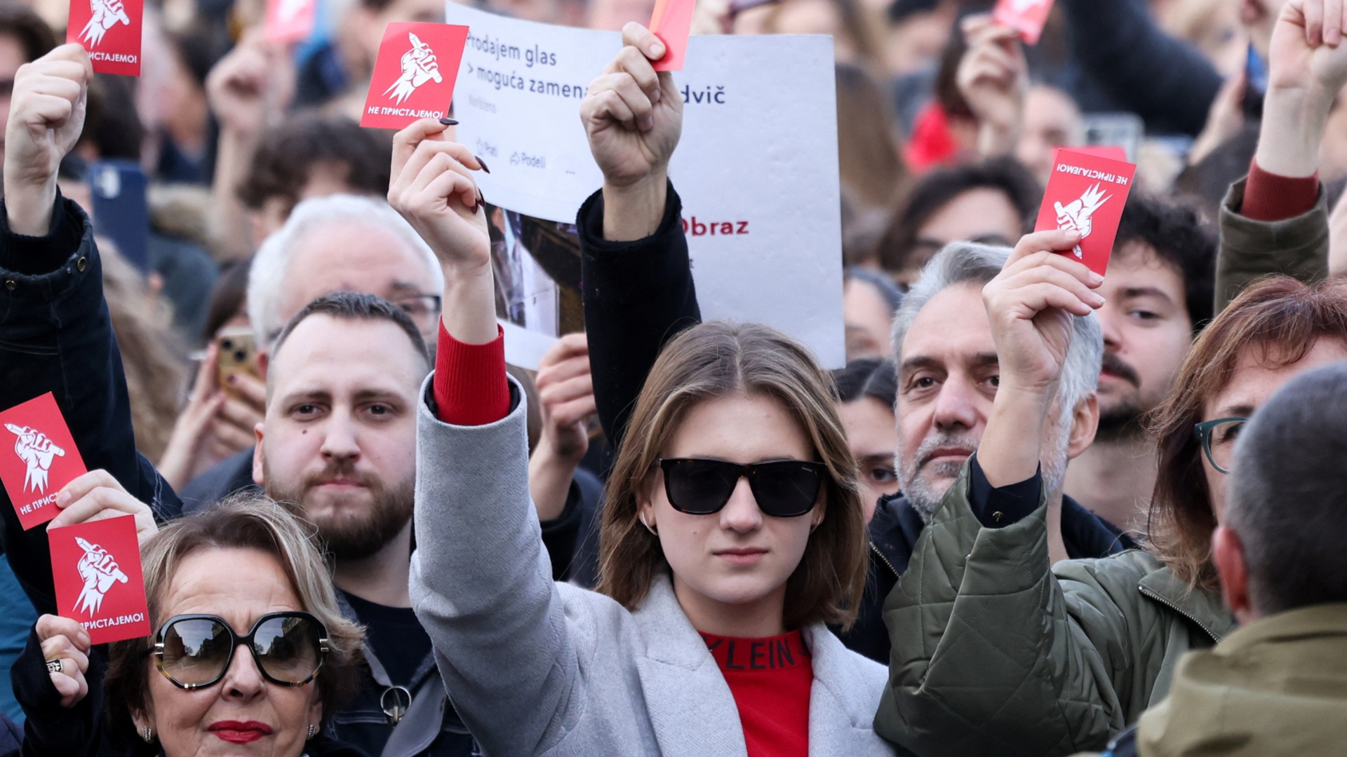 Тысячи сербов снова протестуют против результатов выборов