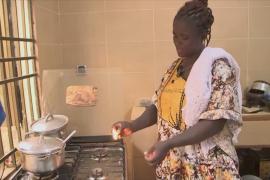 Бизнесмен в Бенине получает из отходов биогаз, и он поступает в сотни домов