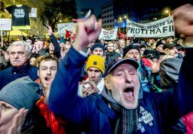 Тысячи людей снова протестовали против реформы премьера Словакии