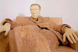 Фигуры людей из спичек и папье-маше делает хорватский скульптор