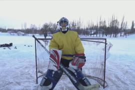 В кыргызском селе каждую зиму играют в хоккей на замёрзшем озере