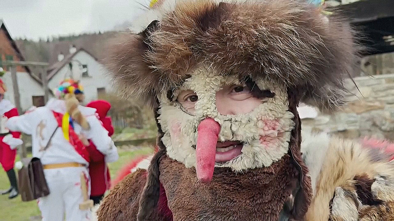 Медведи, кобылы и турки: масленичное шествие в чешской деревне