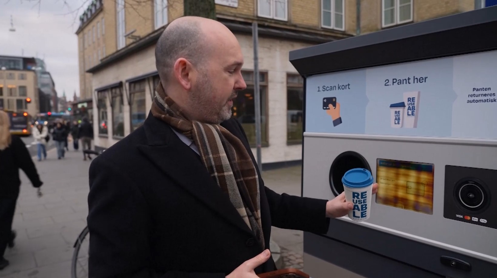 В Дании стали продавать кофе в платных стаканах, чтобы избавиться от мусора
