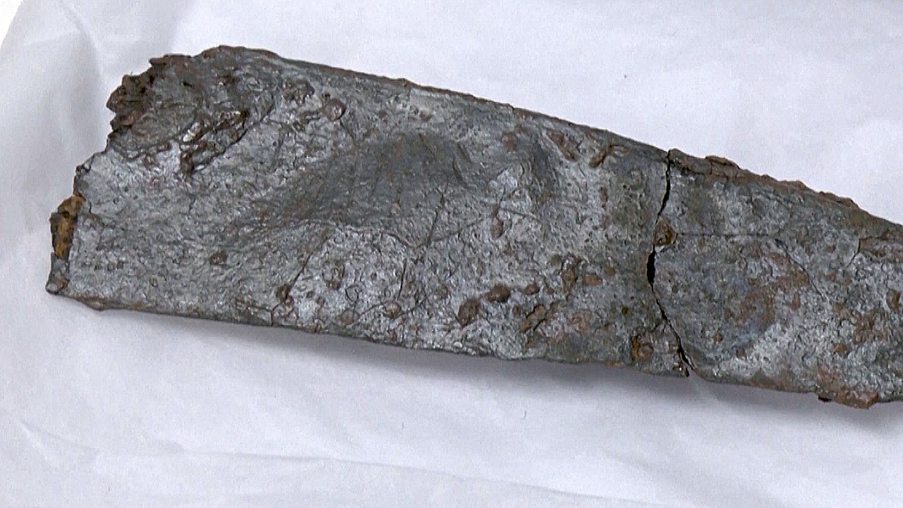 Уникальная находка: в Дании обнаружен клинок с рунами возрастом почти 2000 лет