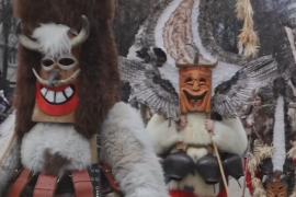 В Болгарии ряженые отогнали злых духов и проводили зиму