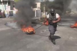 Гаитяне жгут покрышки и требуют от властей остановить банды