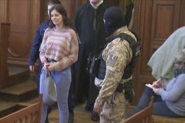 Привели в суд в цепях: Рим возмутило обращение с арестованной итальянкой в Венгрии