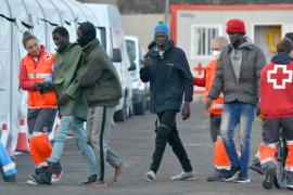 Двое мигрантов умерли, пытаясь добраться из Африки до Канарских островов