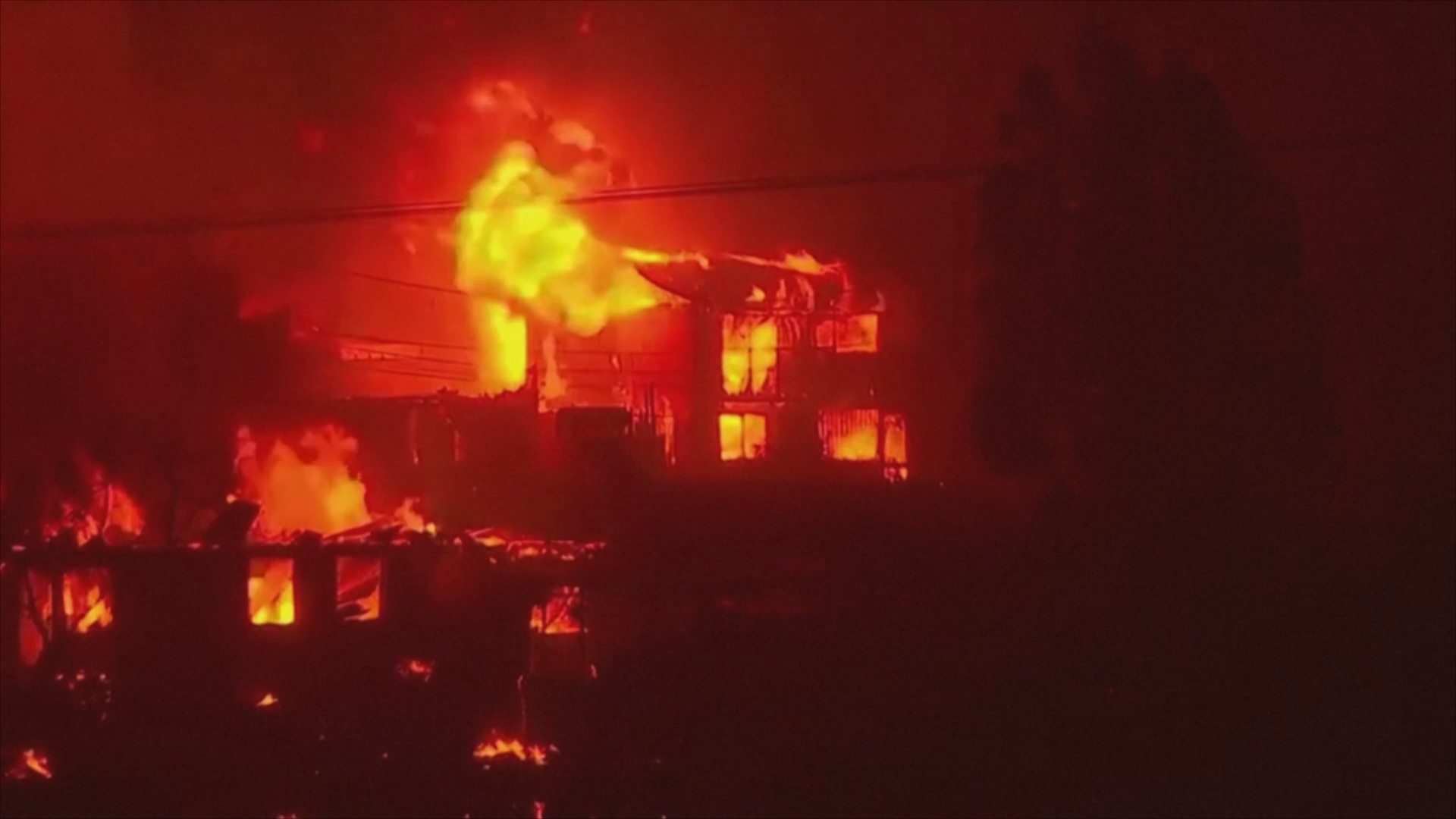 Сотни людей числятся пропавшими без вести после пожаров в Чили
