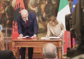 Албания скоро начнёт принимать мигрантов в рамках сделки с Италией