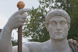 Огромную статую императора Константина Великого воссоздали в Риме