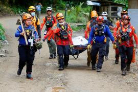 Более 100 человек пропали без вести после схода оползня на Филиппинах
