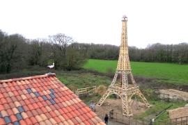 Двое французов построили копию Эйфелевой башни к Олимпиаде-2024