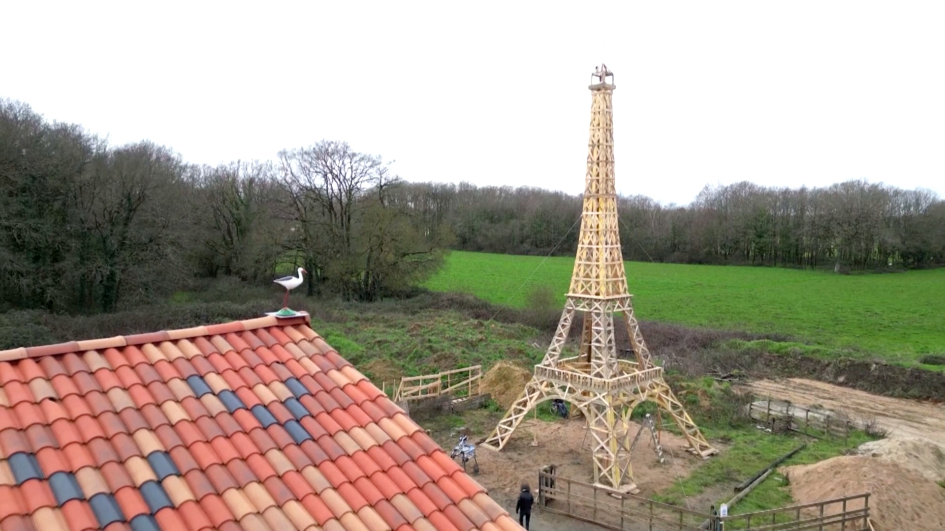 Двое французов построили копию Эйфелевой башни к Олимпиаде-2024