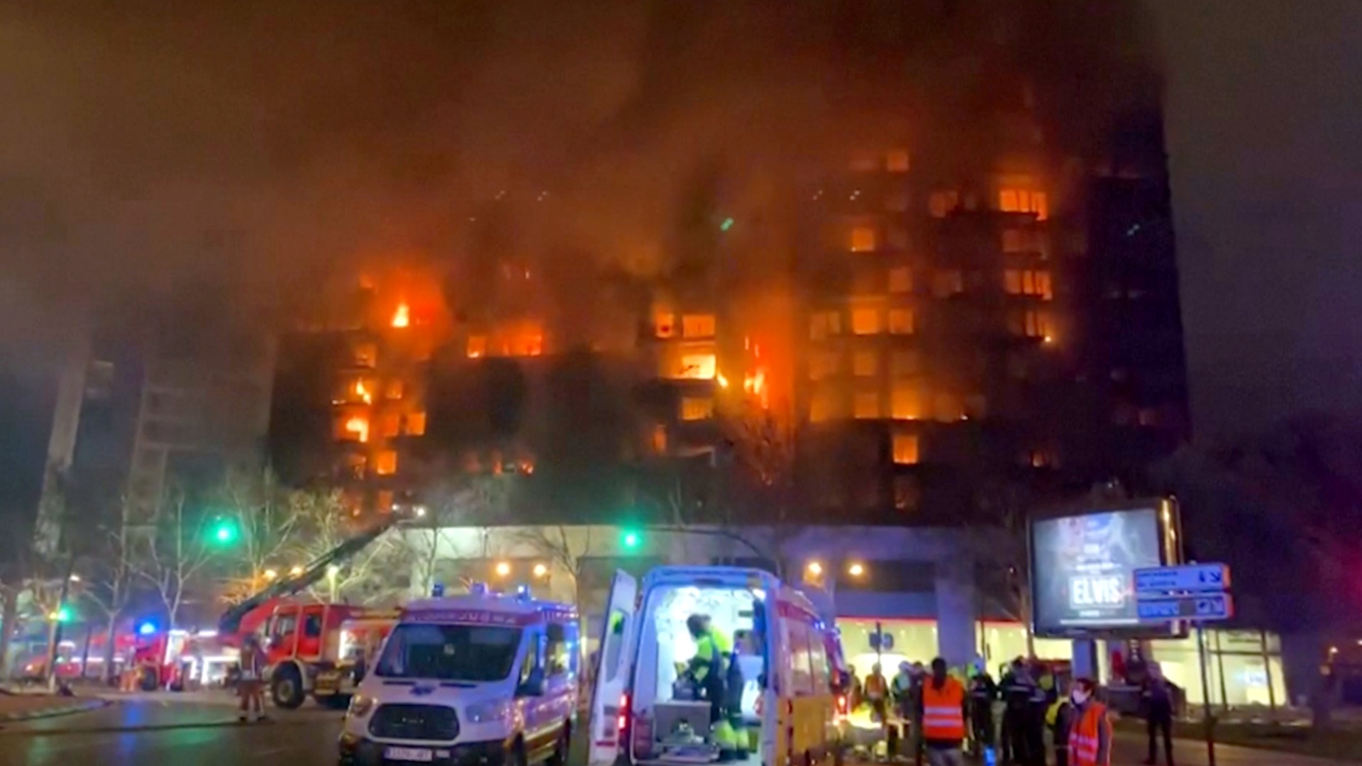 В Валенсии сгорело жилое 14-этажное здание