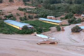 Прорвало плотину: оползень завалил деревню в Боливии