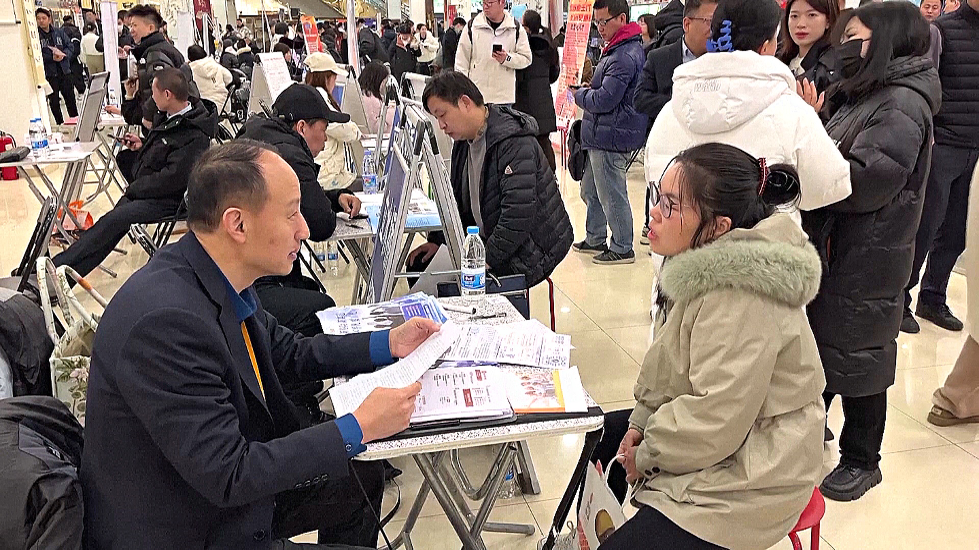 Одно предложение на тысячу заявок: молодые китайцы не могут найти работу