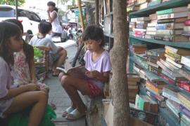 Филиппинец превратил свой дом в общественную библиотеку