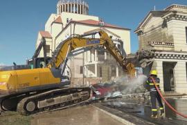 Власти Азербайджана сносят здание бывшего карабахского парламента