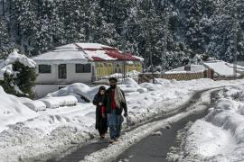 На Пакистан обрушились сильные снегопады и ливни: десятки жертв