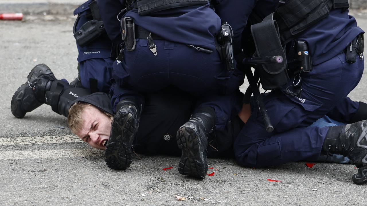 Польская полиция разгоняет фермеров слезоточивым газом и шумовыми гранатами