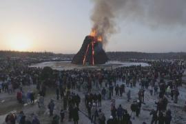 22-метровую «Чёрную гору» подожгли в Масленицу в арт-парке в Калужской области