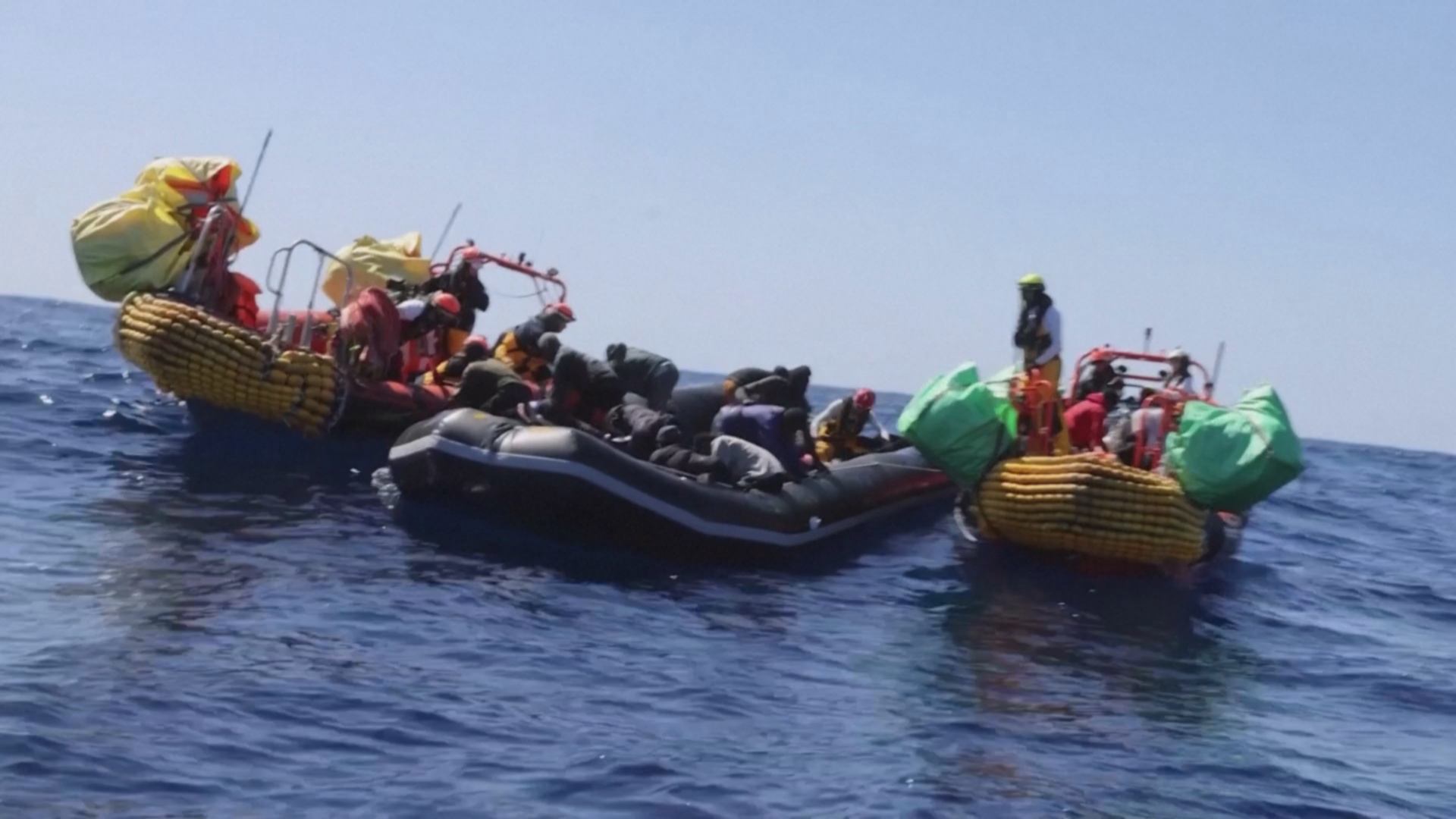 У берегов Турции затонула лодка с мигрантами, среди погибших – дети