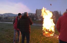 Боснийцы празднуют «Чимбурияду» и жарят яичницу-болтунью