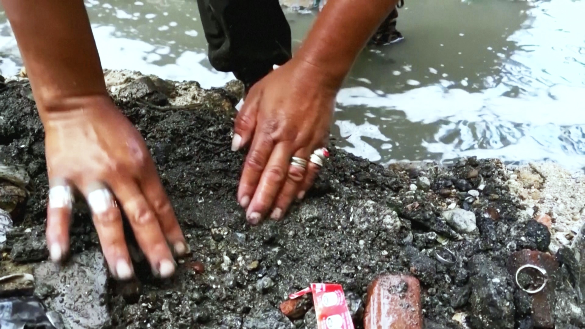 Река-свалка в Гватемале угрожает здоровью людей