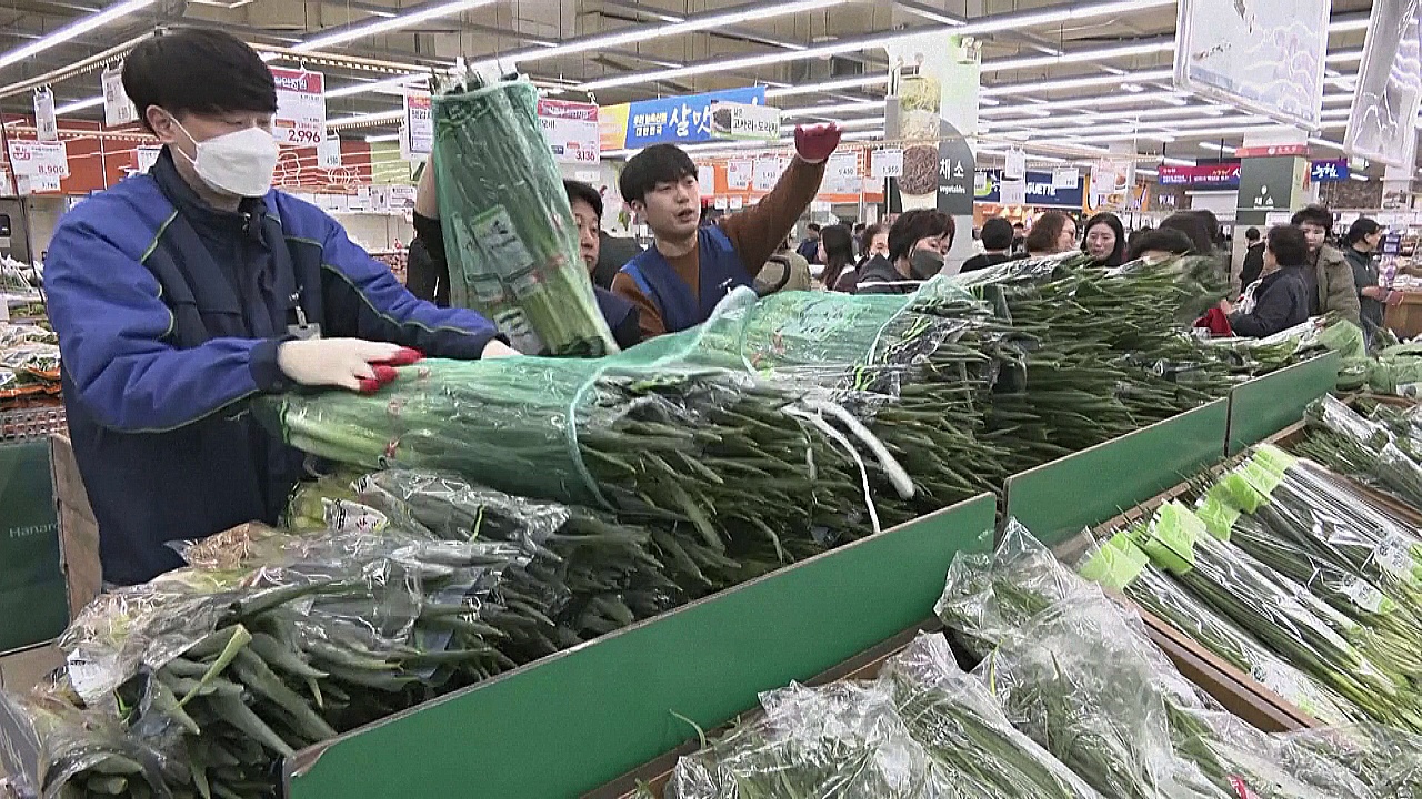Южнокорейцы выстраиваются в очереди за дешёвым луком на фоне роста цен