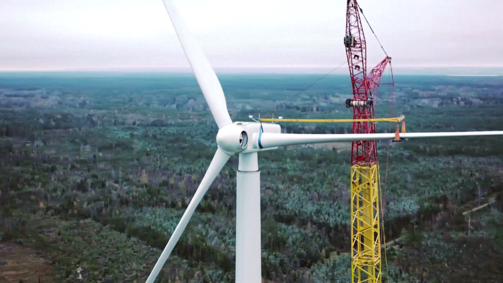 Крупнейшую в мире деревянную ветряную турбину построили в Швеции