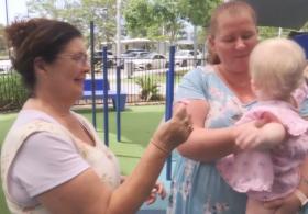 В Австралии приёмные бабушки протягивают руку помощи молодым мамам