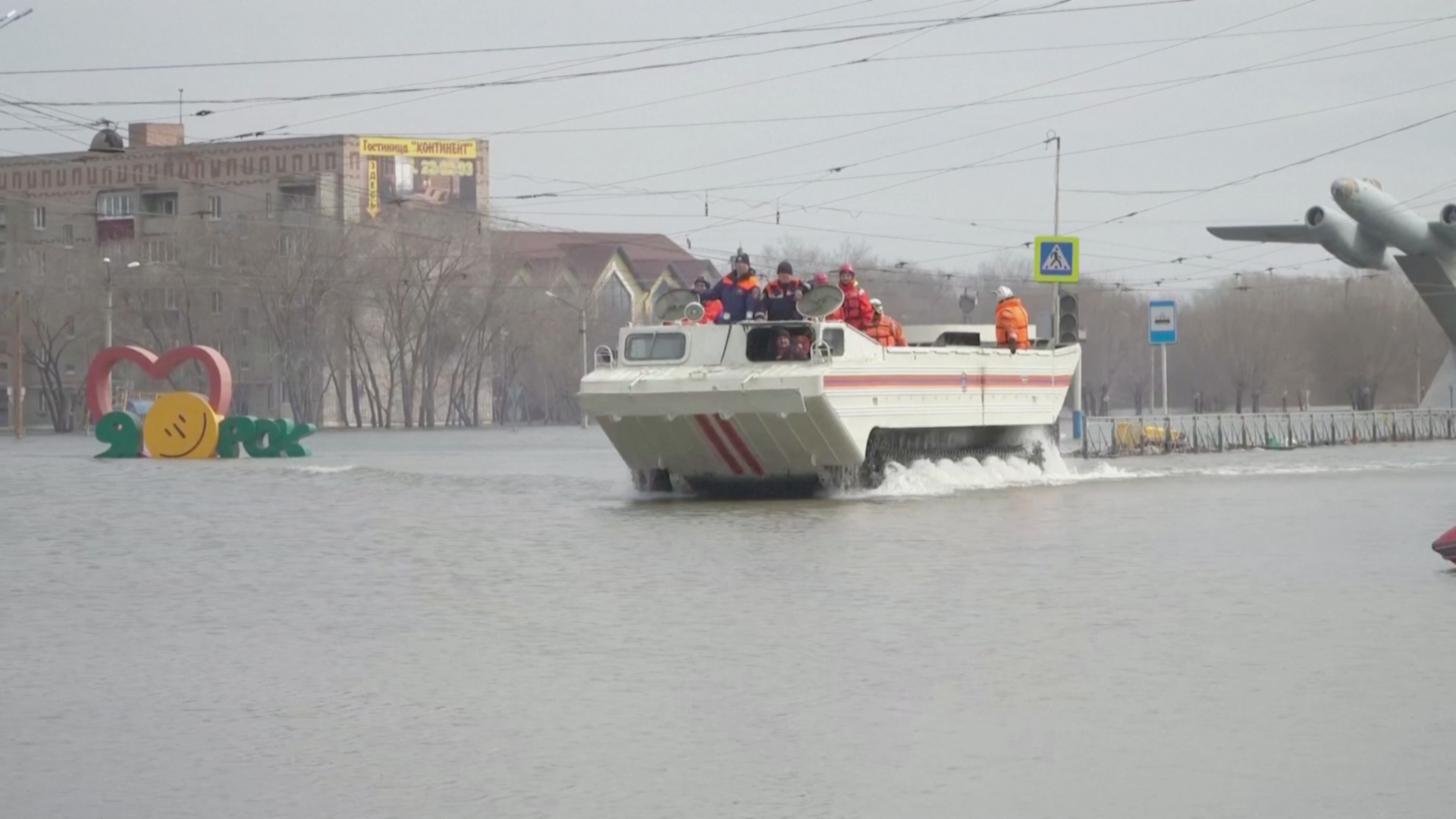 Затопленные дома и вынужденные переселенцы: наводнение в Оренбургской области