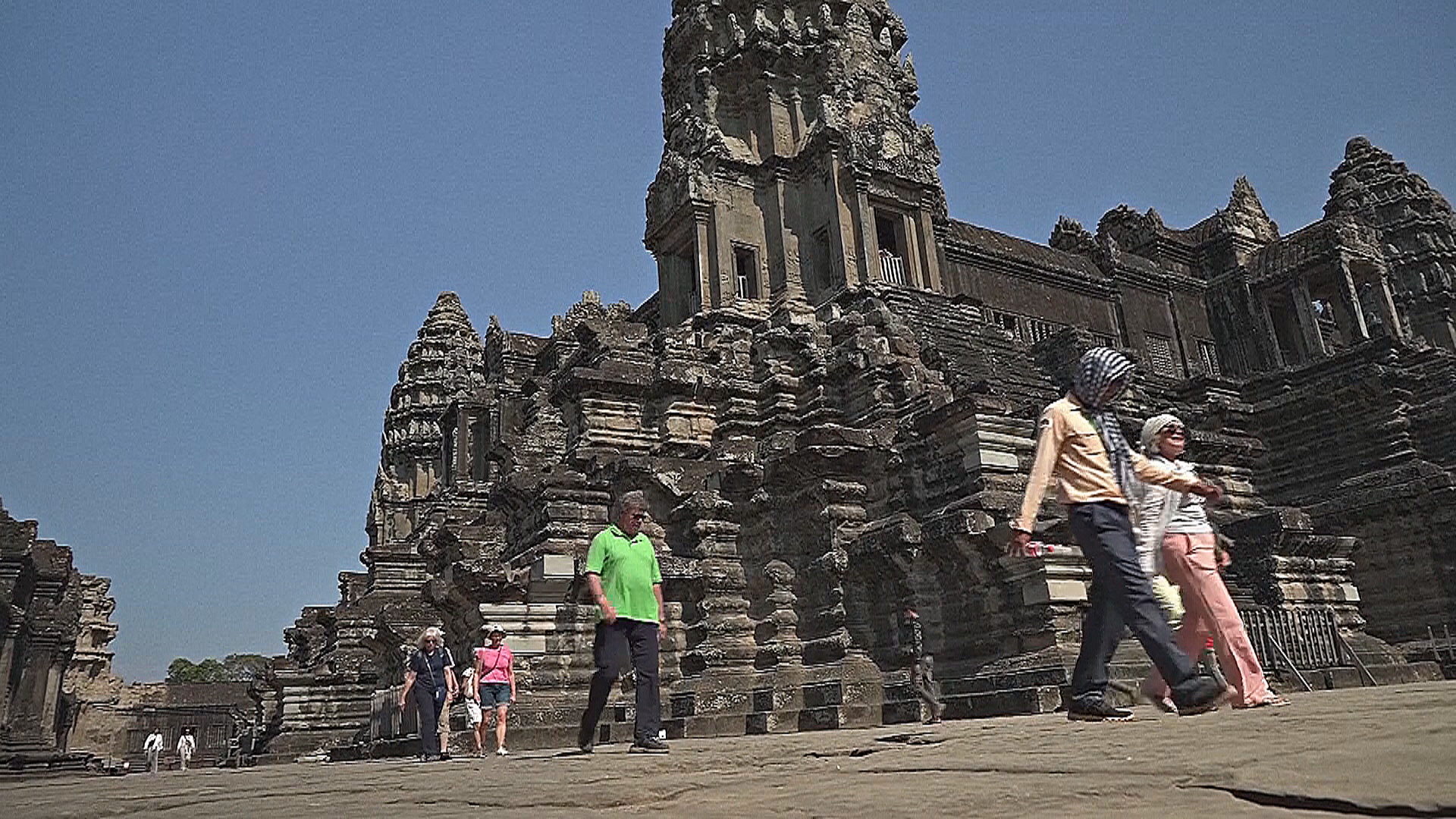 Самый знаменитый храм Камбоджи хочет вернуть прежнее число туристов