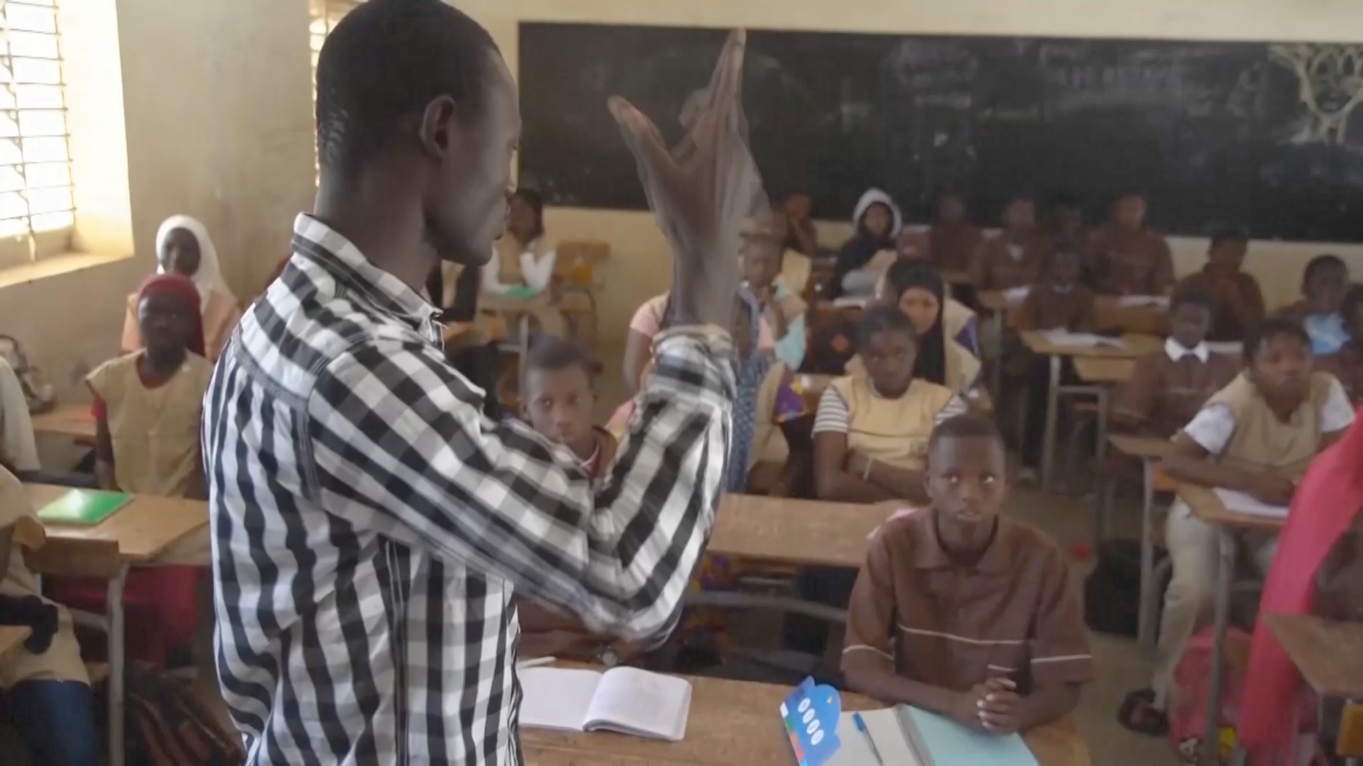 В Сенегале глухонемых детей принимают в обычные школы
