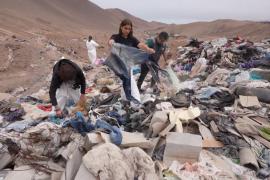 Выброшенной в пустыне Атакама одежде дают вторую жизнь