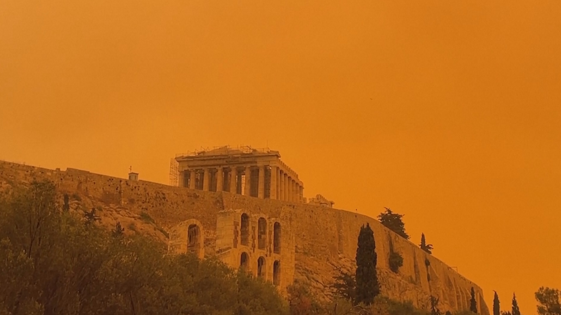 Афины накрыла пыльная буря из Сахары