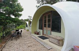 Австралийка построила энергосберегающий дом в виде нескольких иглу