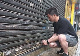 Бизнесмены Гонконга вынуждены закрывать магазины