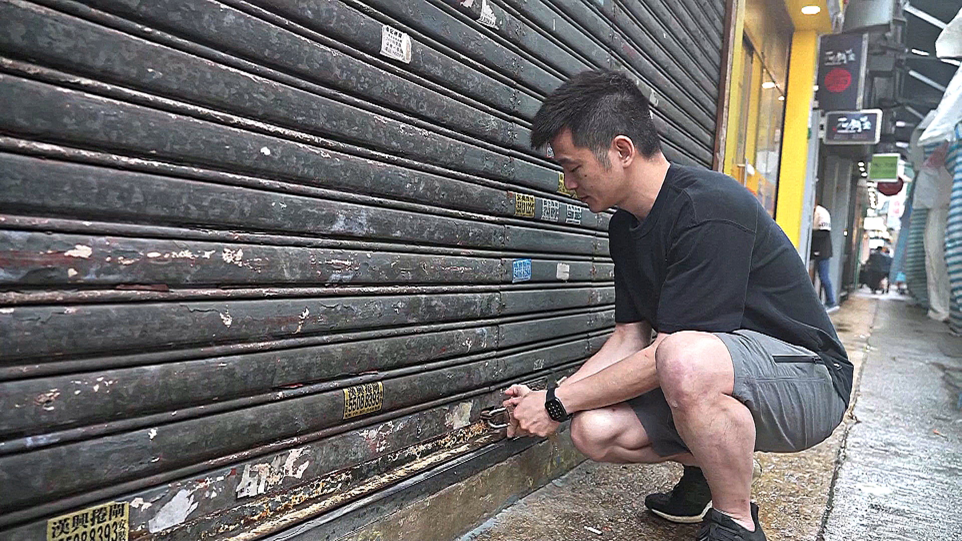 Бизнесмены Гонконга вынуждены закрывать магазины