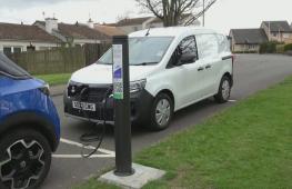 В Великобритании уличные шкафы переделывают в зарядные станции для электромобилей