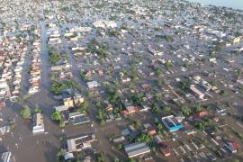 В Бразилии наводнение отрезало от мира целый город