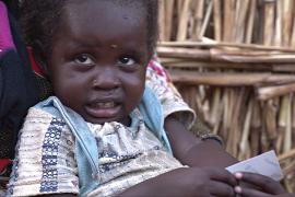 Маму убили, а ребёнка бросили умирать: как 4-летняя девочка спасалась от войны в Судане